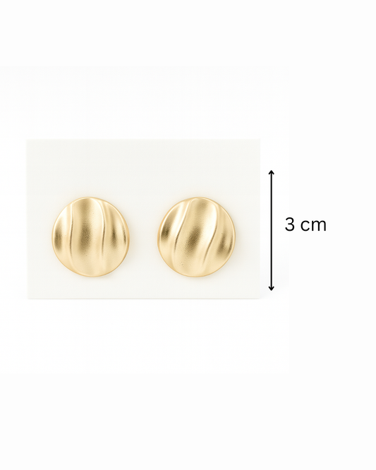 Golden patterned studs
