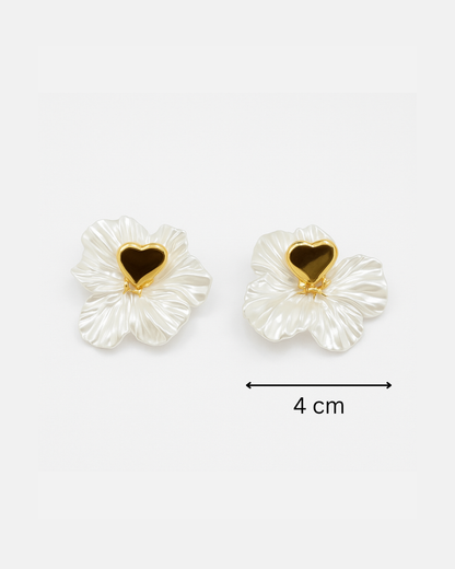 Golden heart studs with white petals - Anti tarnish