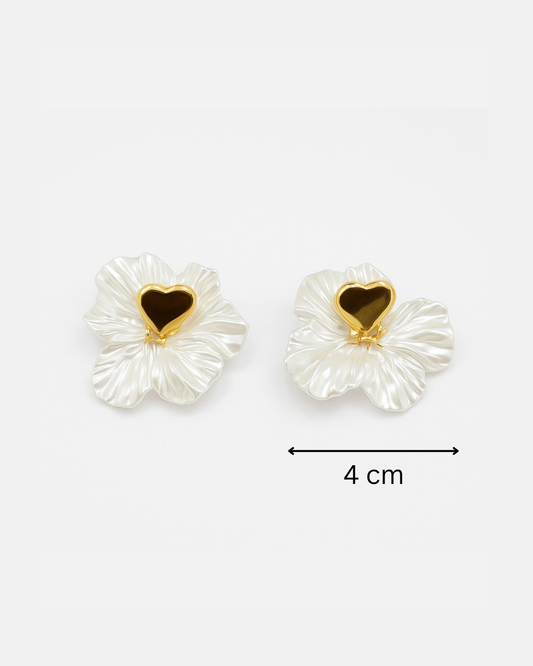 Golden heart studs with white petals - Anti tarnish