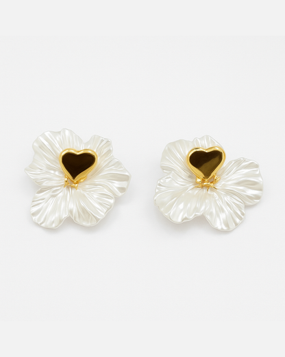 Golden heart studs with white petals - Anti tarnish
