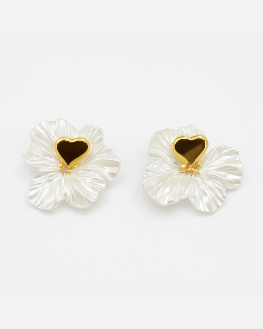 Golden heart studs with white petals - Anti tarnish