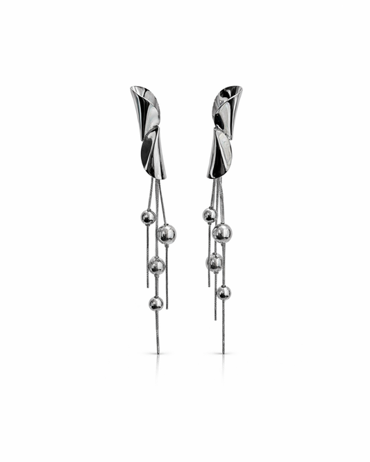 Silver twisted dangler